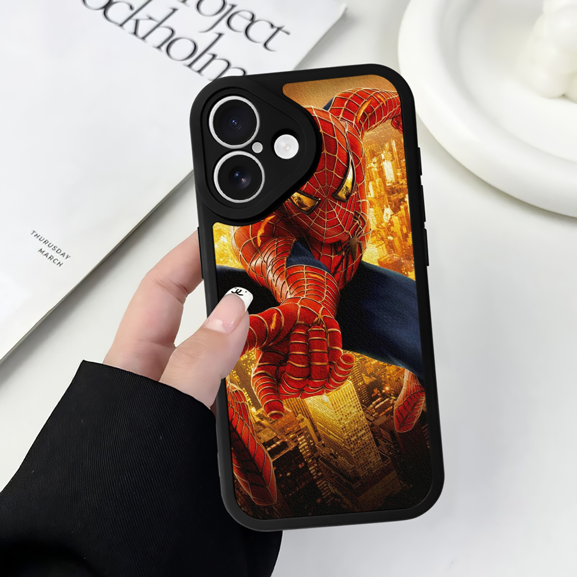 （画像用） Spider Man スパイダーマン 【iPhone 16シリーズ対応】シリコンスマホケース（レザー調） 材質：シリコン